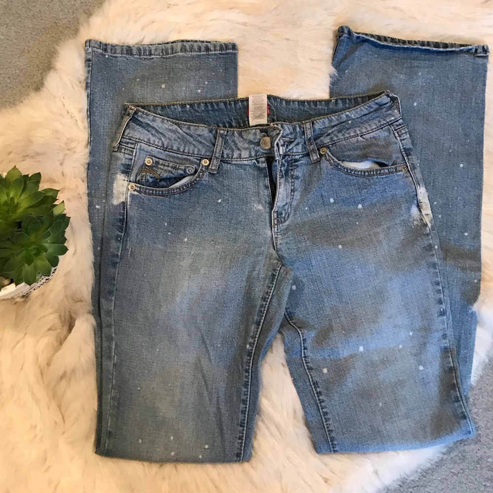 Light washed out jeans from the 90’s